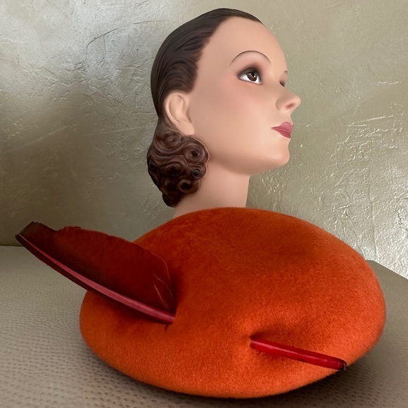 FABULOUS 1950s\' APRICOT COLOR FELT TAM WITH MATCHING LONG FEATHER TRIM main image 4